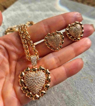 Conjunto colar e brinco coração banhado a ouro 18k