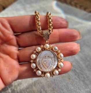 Colar pingente Sagrado coração madrepérola banhado a ouro 18k