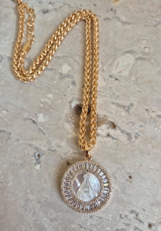 Colar pingente Nossa Senhora Aparecida madrepérola banhado a ouro 18k