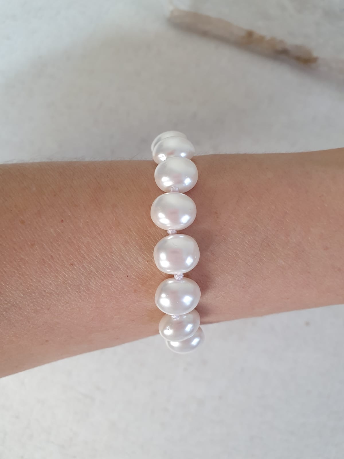 Pulseira pérolas shell brancas ovais