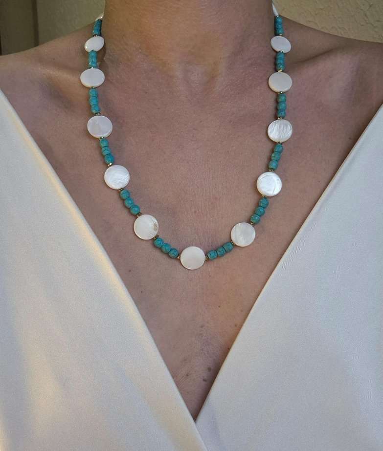 Colar howlita turquesa e madrepérolas redondas