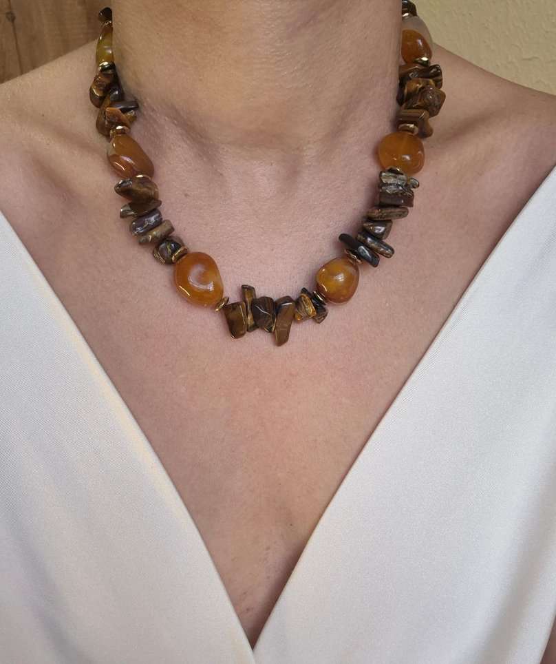 Colar olho de tigre e ágatas laranja