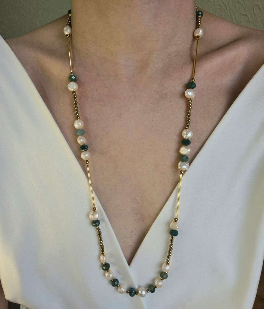 Colar longo hematita dourada pérolas e ágata verde