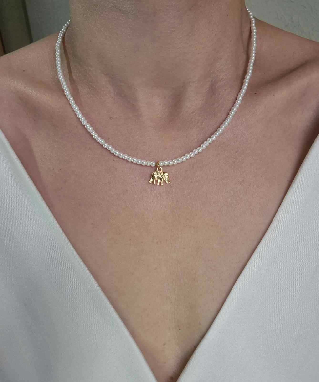 Chocker pérolas e pingente elefante