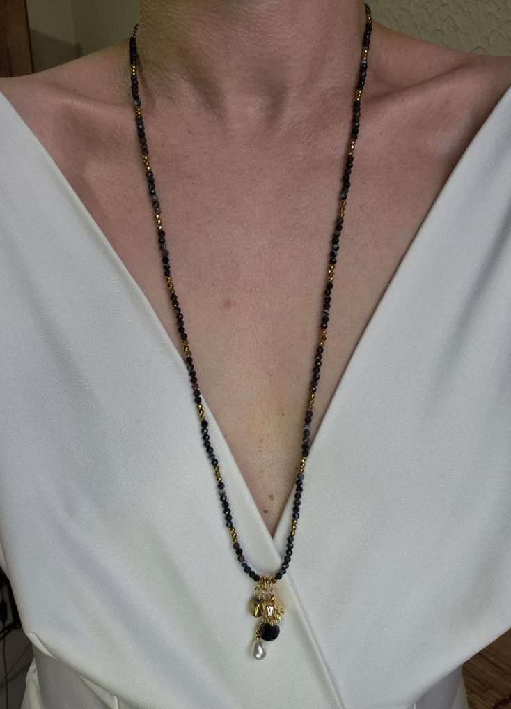 Colar longo ágata preta e mix pingentes banhado a ouro 18k