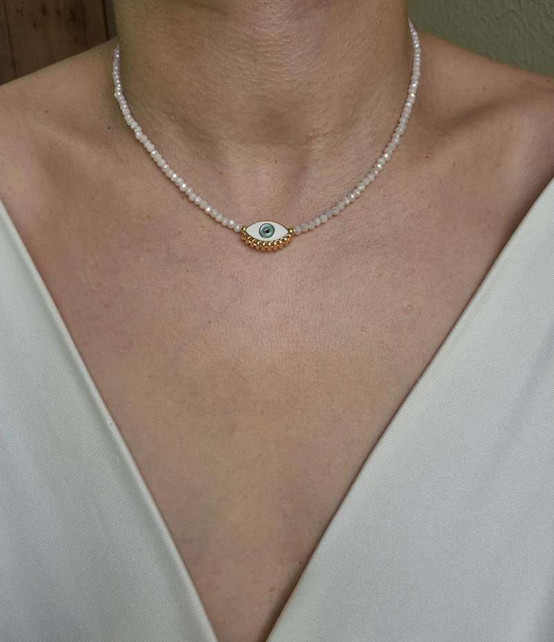Chocker cristais off white e olho grego