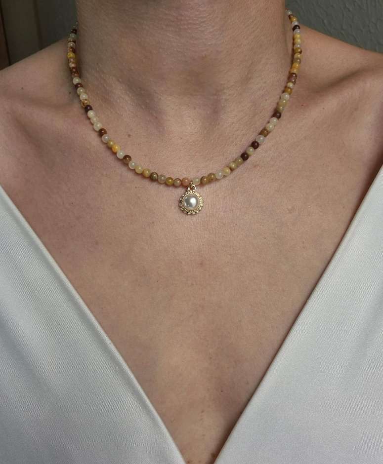 Chocker ágata amarela e pingente redondo com pérola