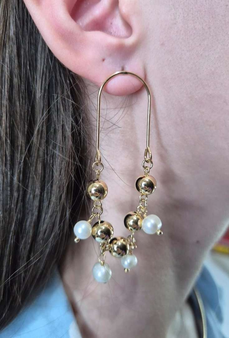 Brinco longo com bolas e pérolas barrocas