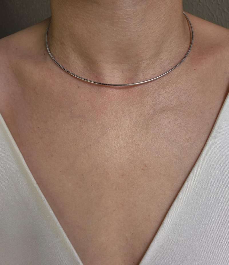 Chocker aro rígido banhado a ródio