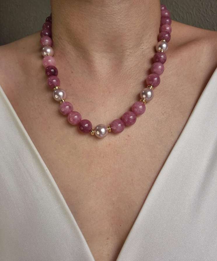 Colar pedras e pérolas shell rosadas