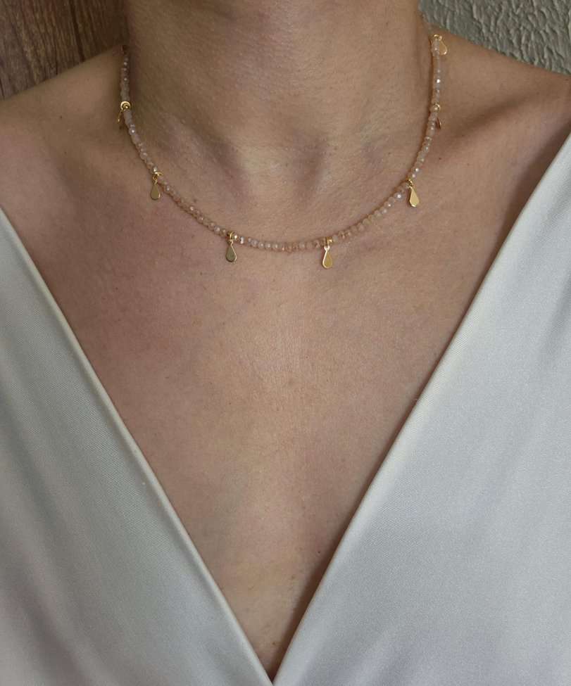 Chocker cristais bege e gotas banhadas a ouro 18k
