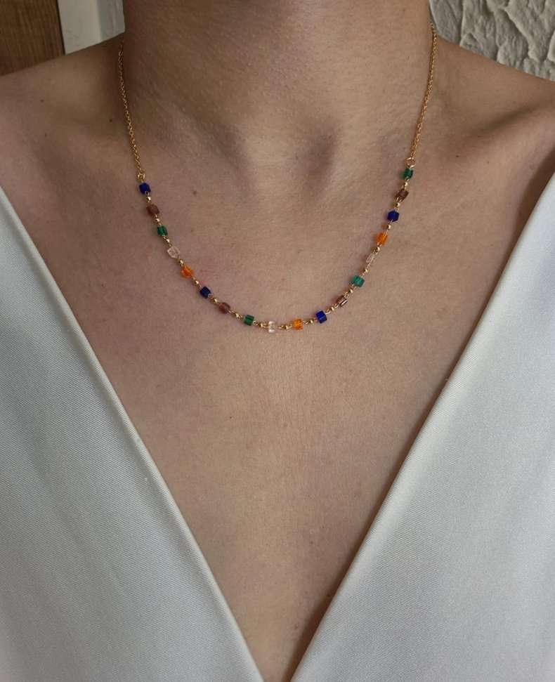 Colar corrente e cristais coloridos banhado a ouro 18k