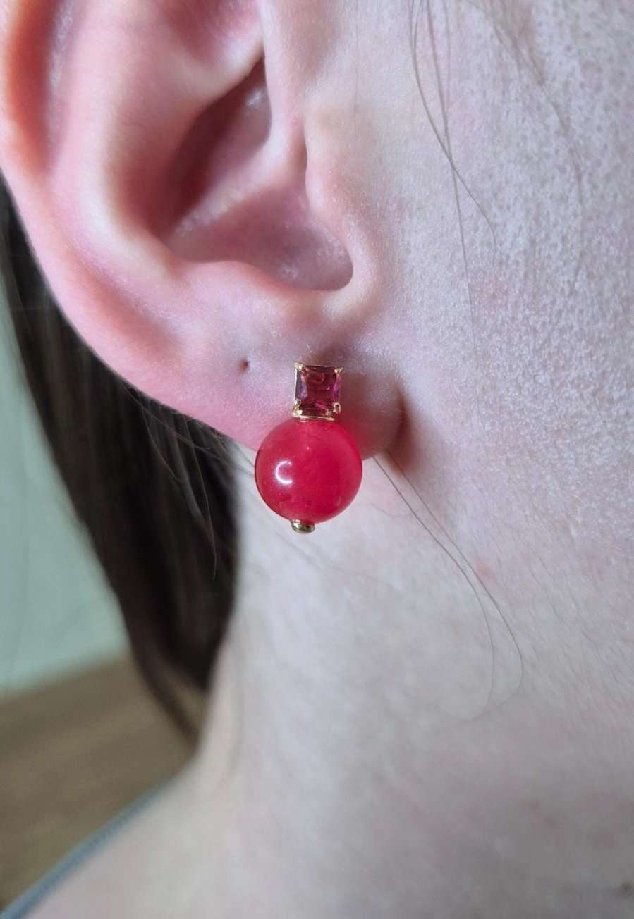 Brinco cristal e pedra vermelha