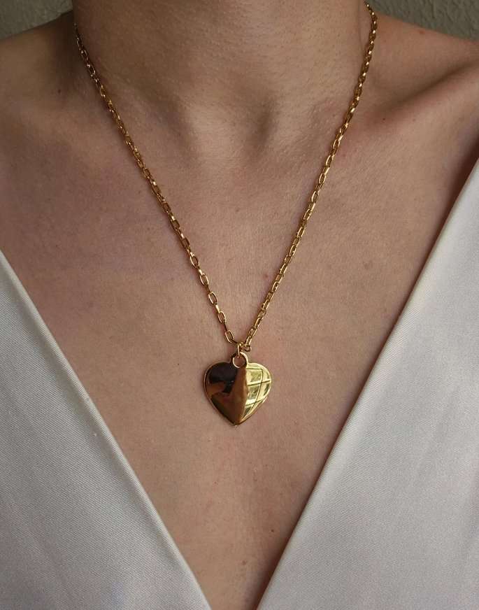 Colar corrente e  pingente coração liso banhado a ouro 18k