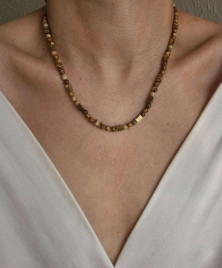 Colar jaspe madeira e hematitas douradas