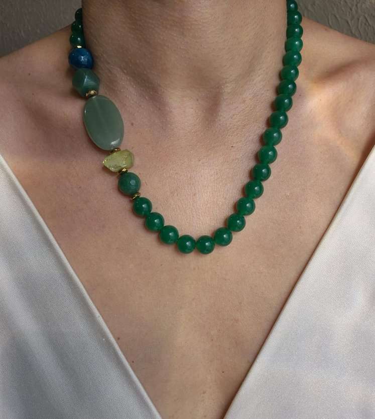 Colar mix pedras tons de verde