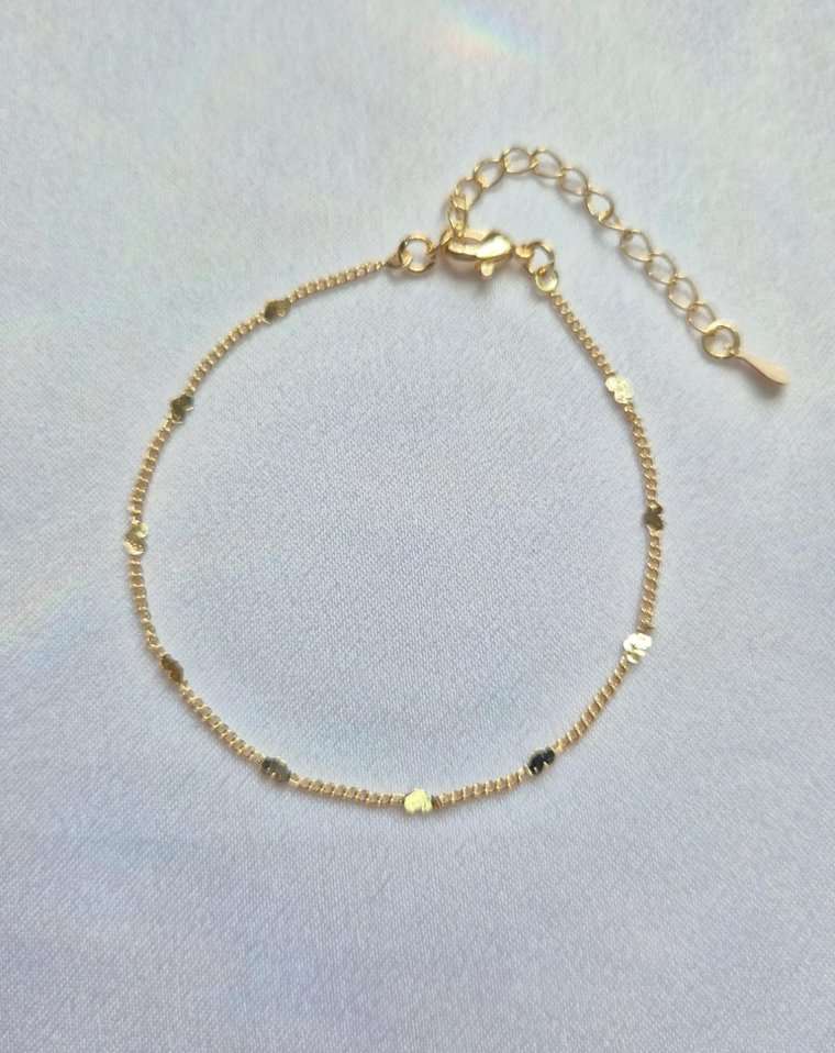 Pulseira corações chapinhas banhada a ouro 18k