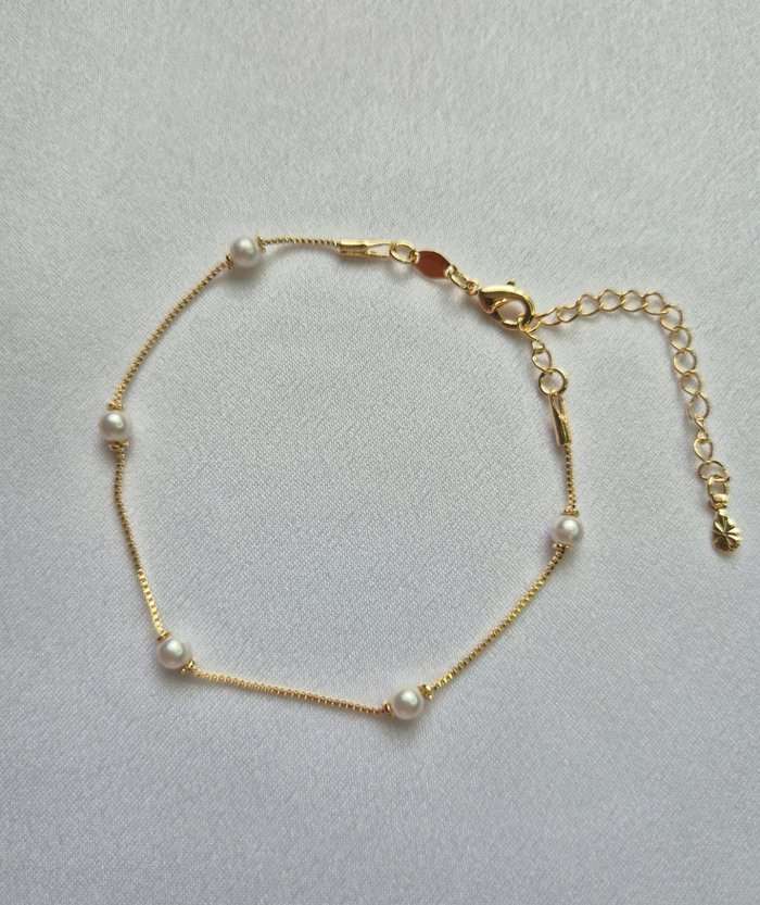 Pulseira corrente e pérolas banhada a ouro 18k