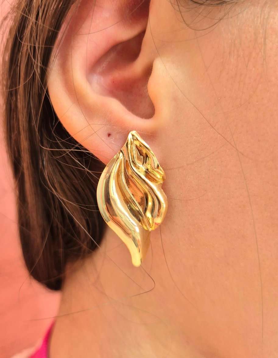 Brinco orgânico banhado a ouro 18k