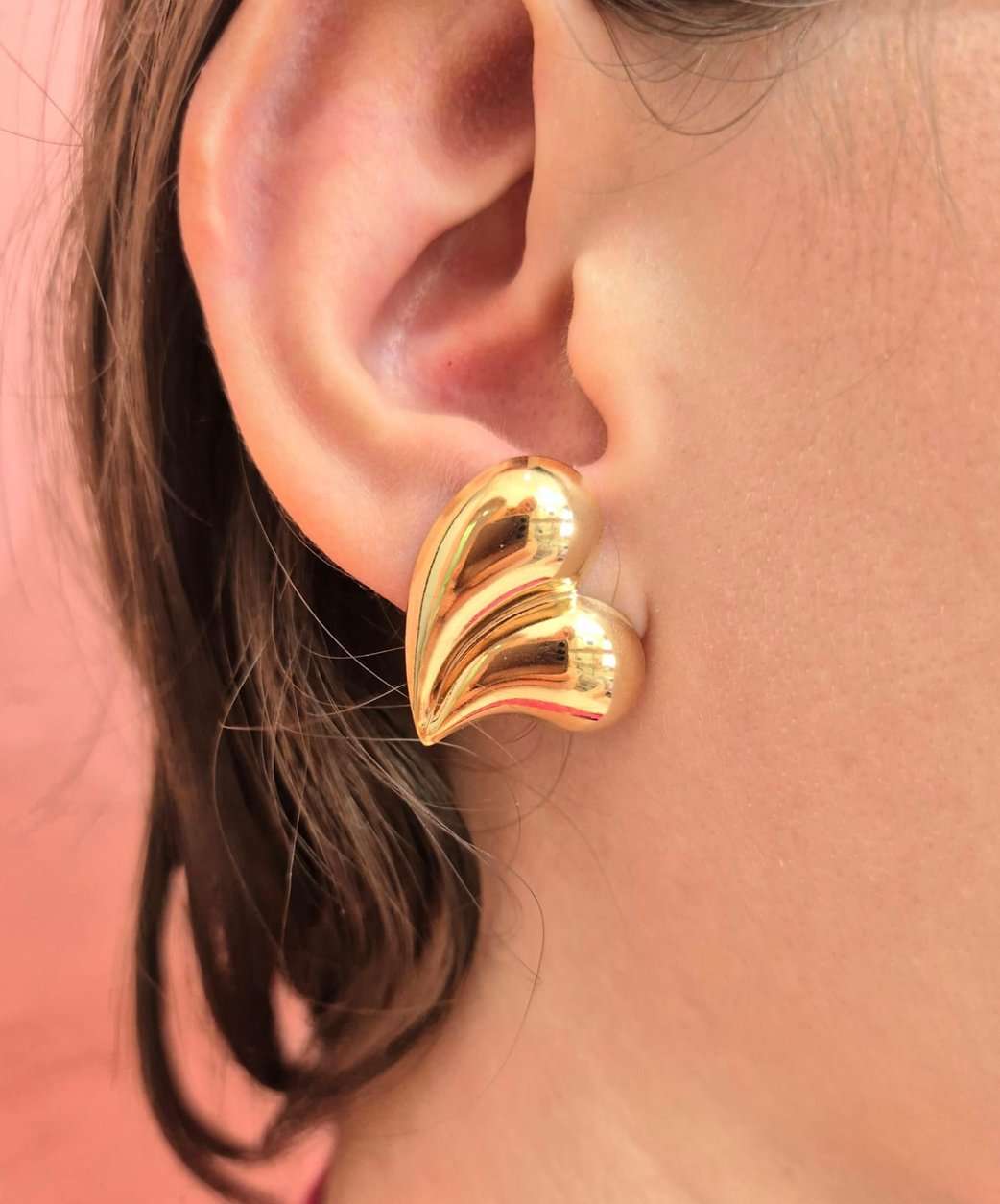 Brinco coração arredondado banhado a ouro 18k