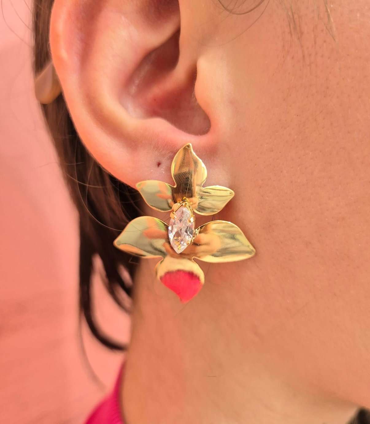 Brinco flor com cristal banhado a ouro 18k