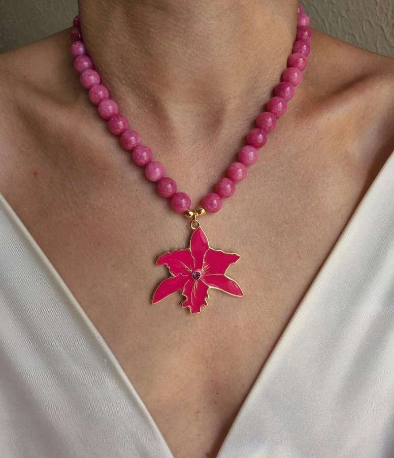 Colar pedras rosa e pingente flor