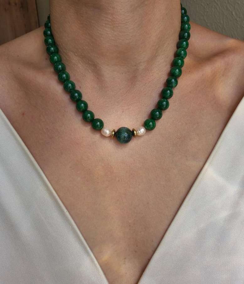 Colar pedras verdes e pérolas de água doce