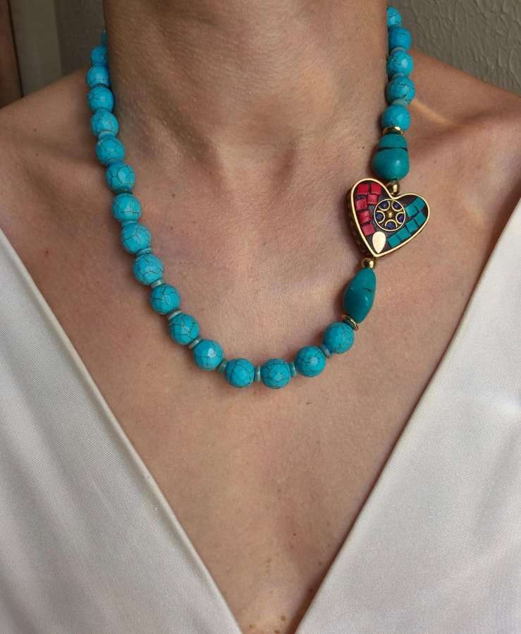 Colar howlita turquesa e pingente coração nepal
