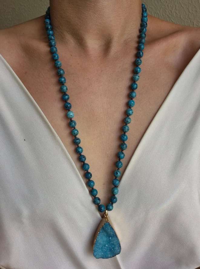 Colar longo jaspe azul e pingente drusa