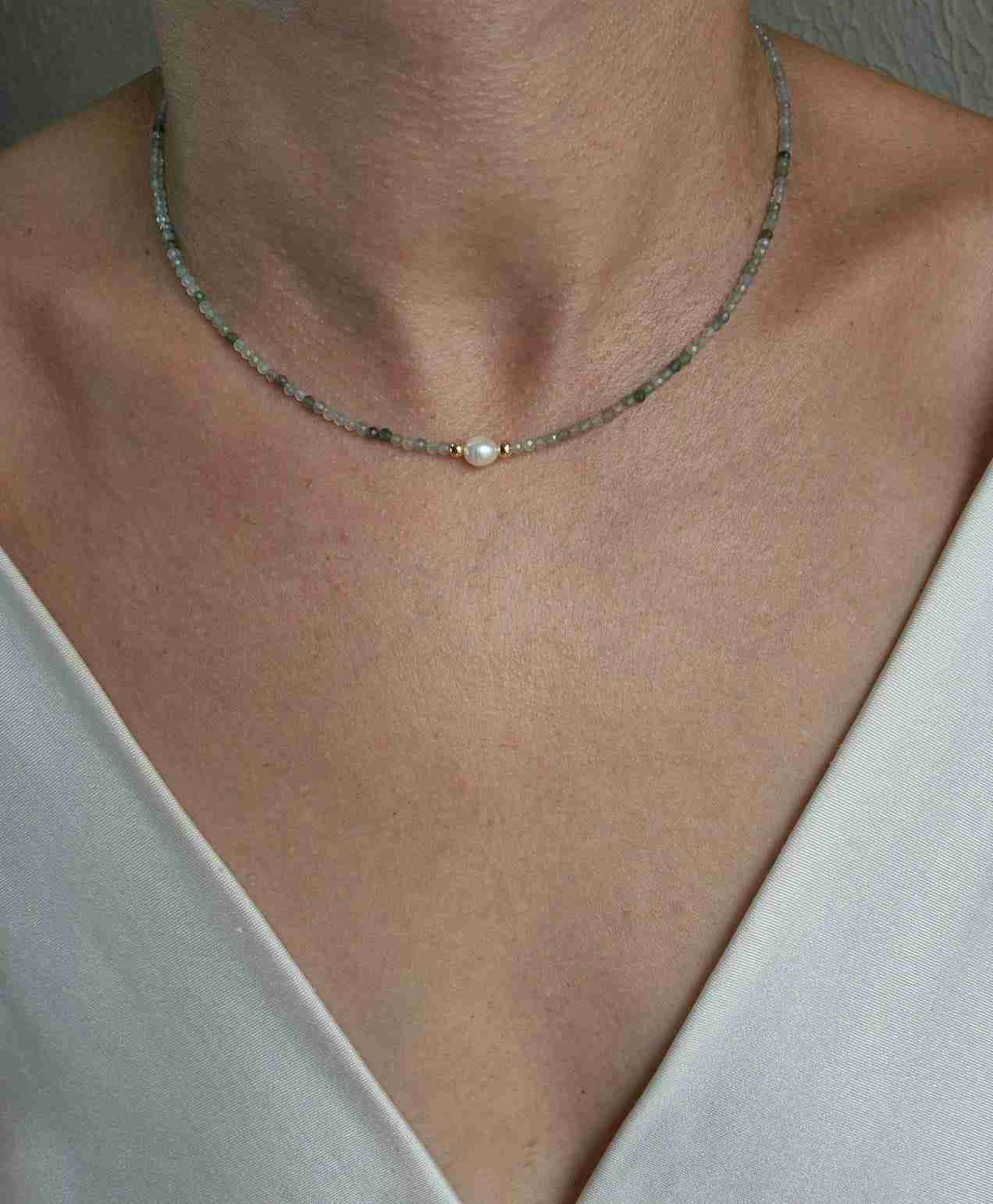 Chocker pedras peridoto facetadas e pérola barroca