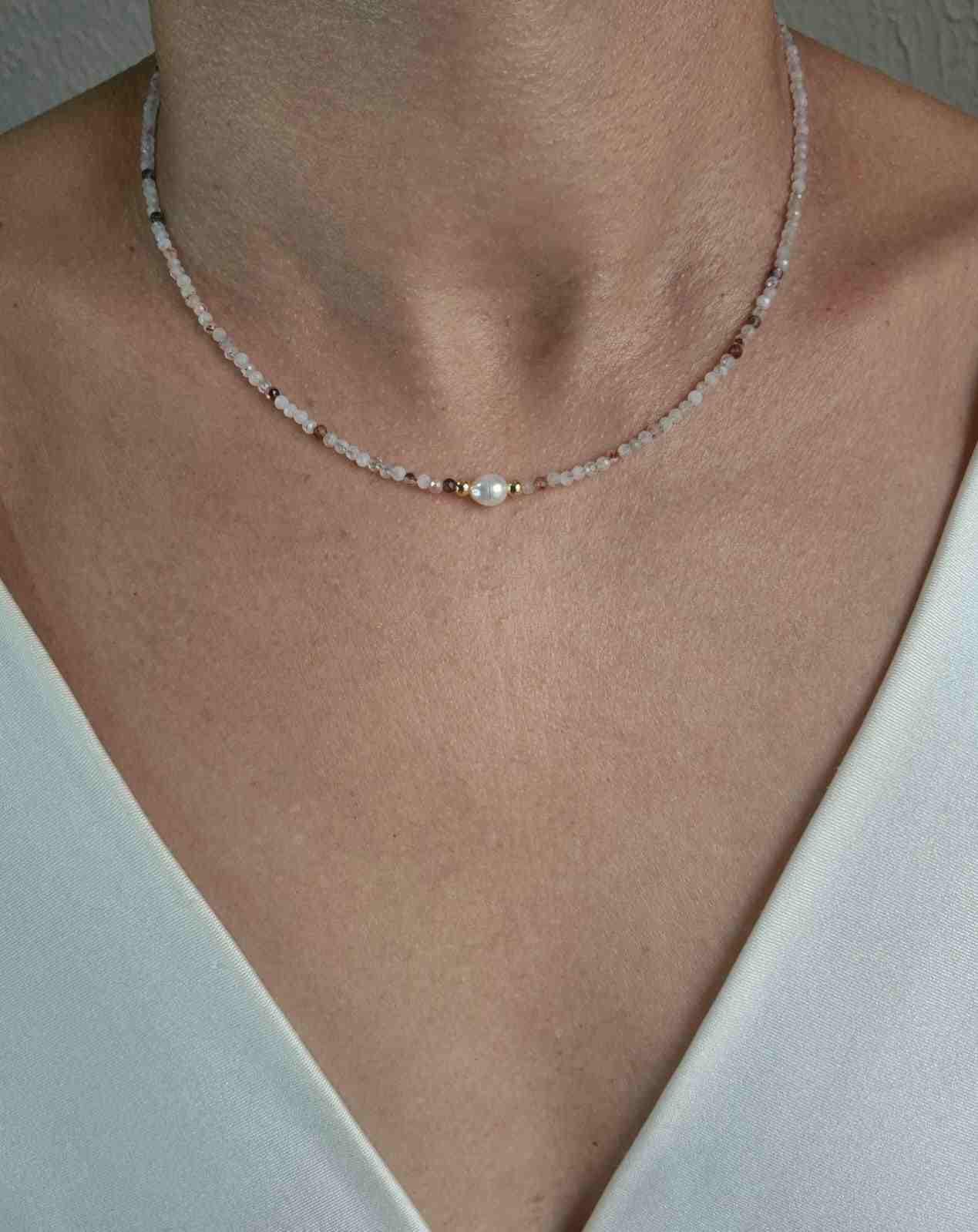 Chocker pedras ágata facetadas e pérola barroca