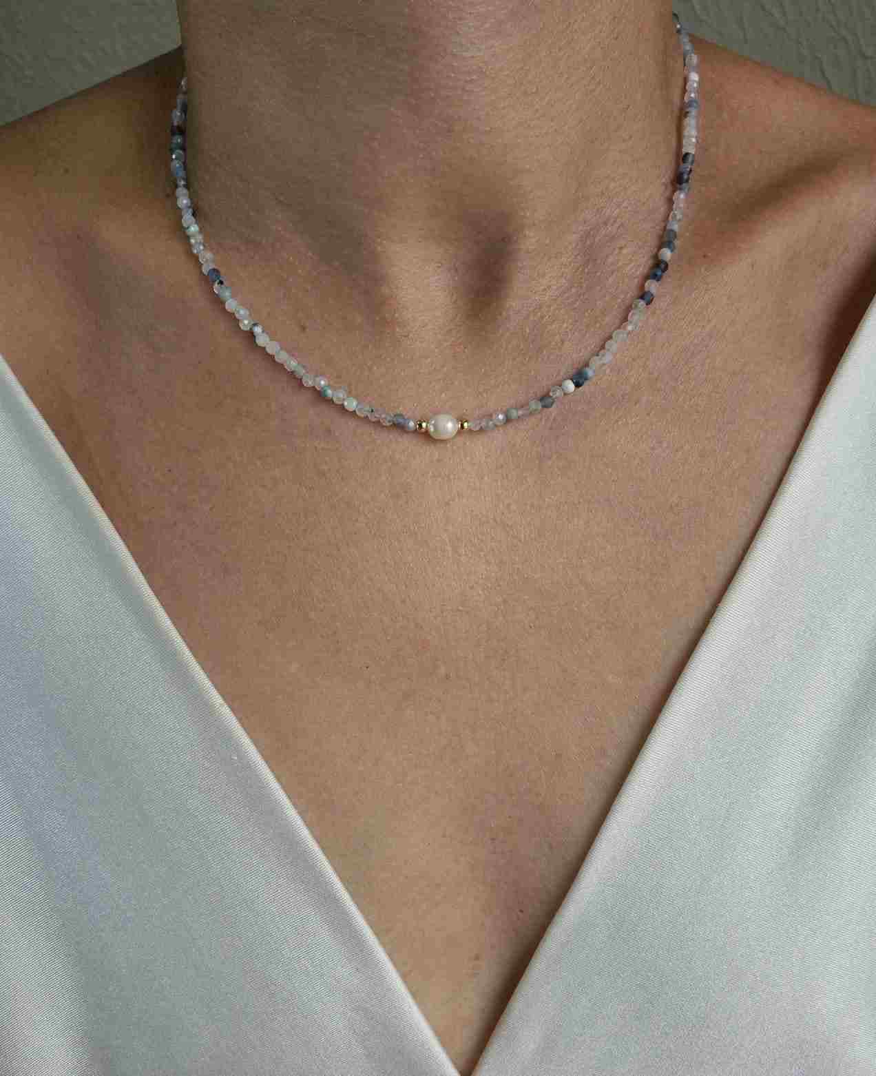 Chocker pedras sodalita facetadas e pérola barroca