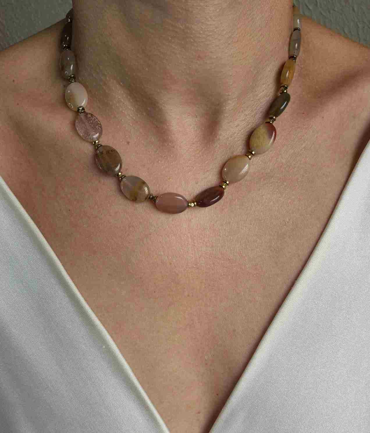 Colar pedras ágatas bege ovais