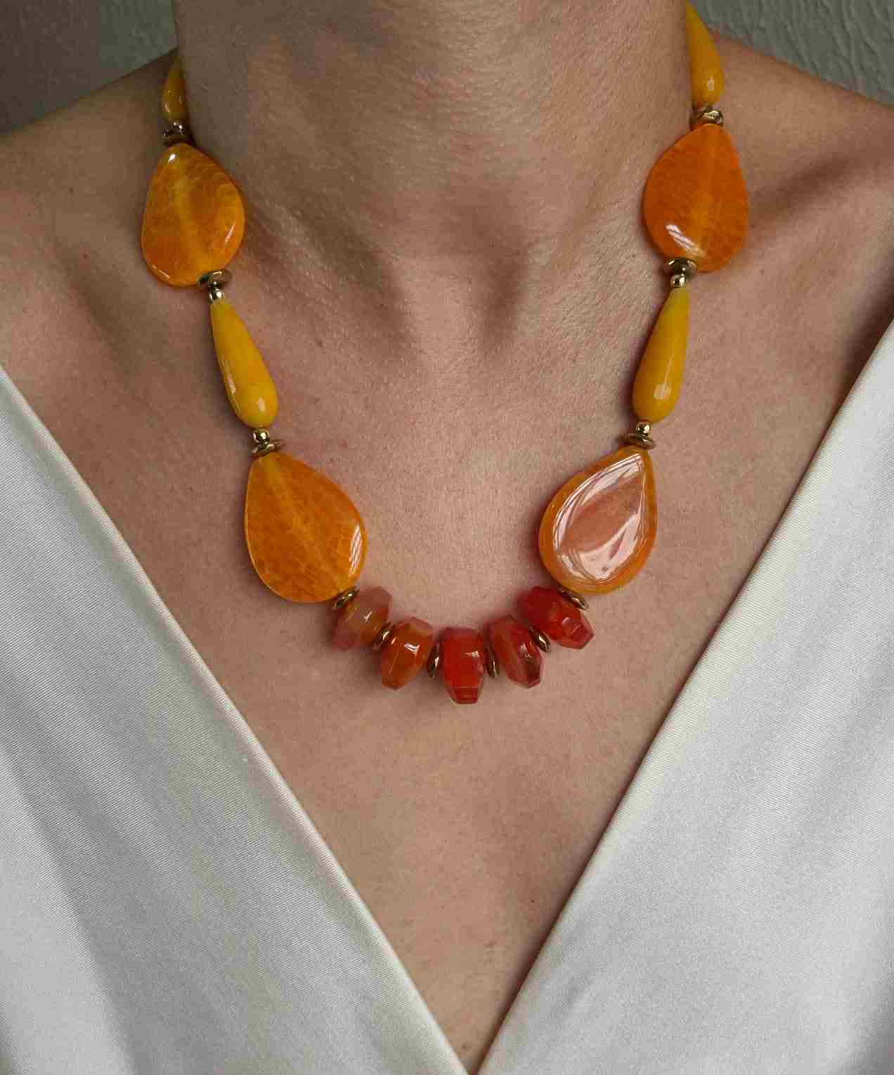 Colar mix pedras tons de amarelo e laranja