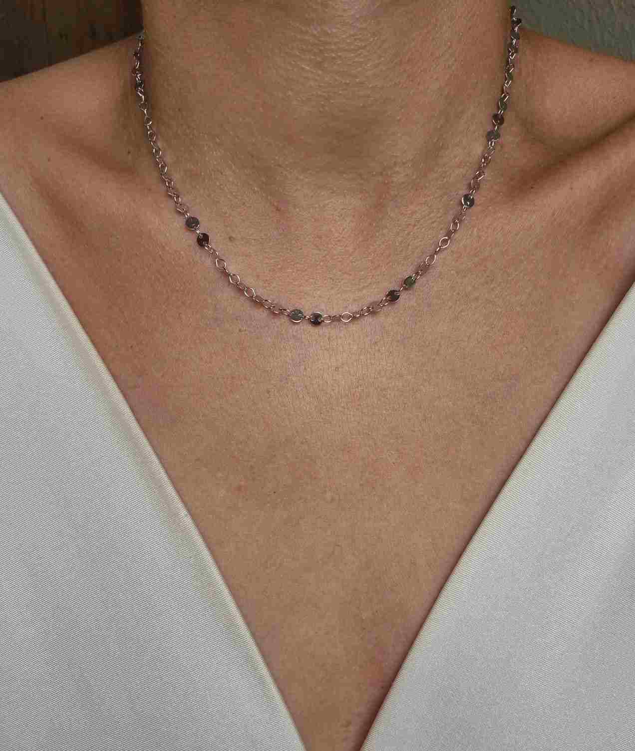 Colar corrente moedinhas banhado a ródio