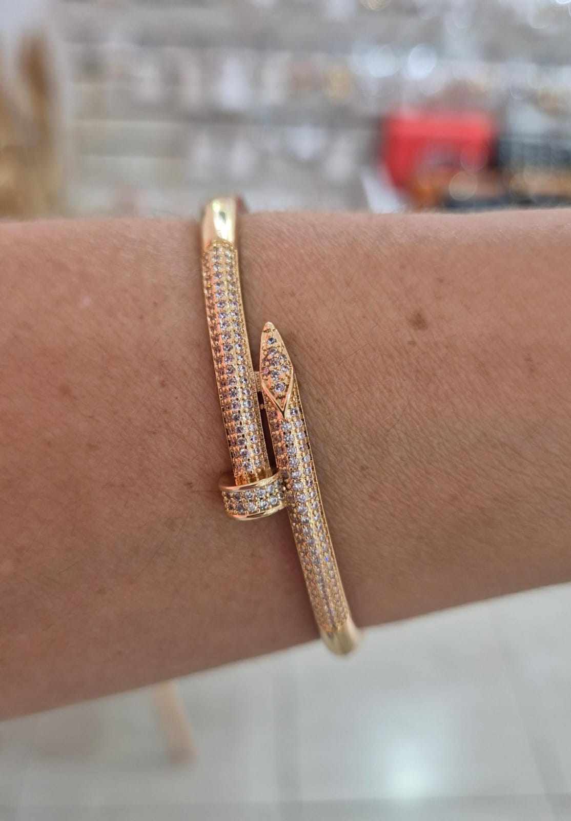 Bracelete prego cravejado dourado