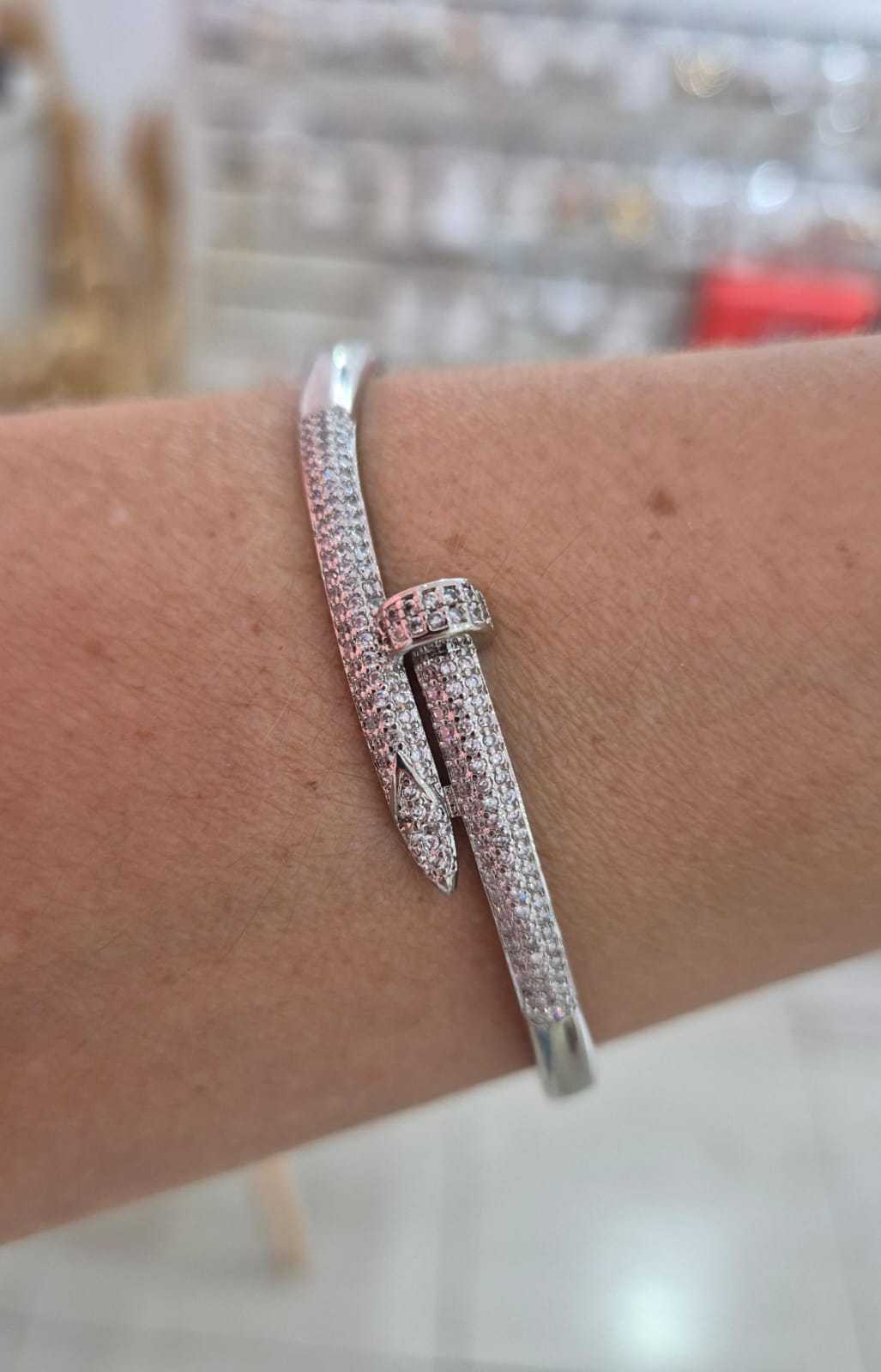 Bracelete prego cravejado prateado