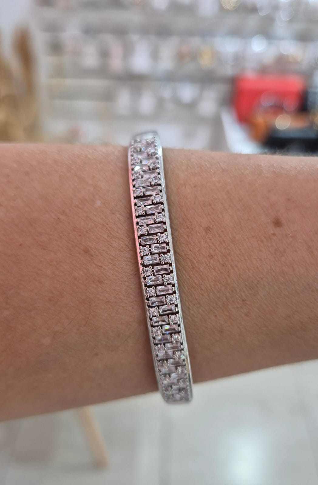 Bracelete reto cravejado prateado