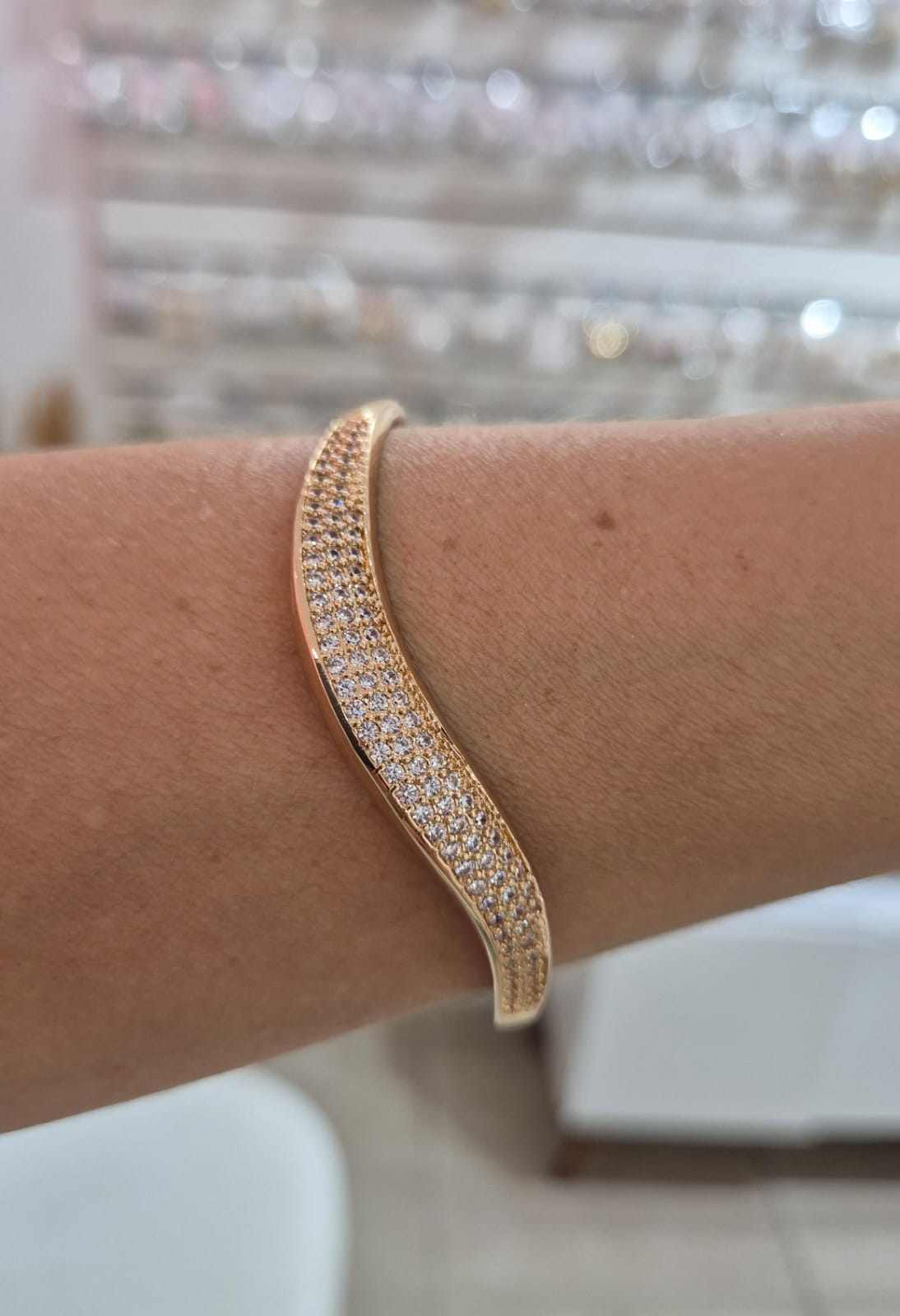 Bracelete onda cravejado dourado