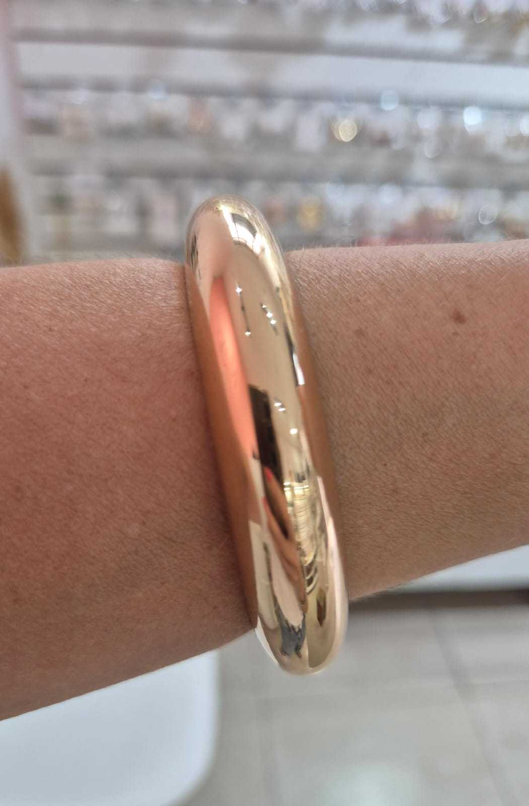 Bracelete arredondado dourado