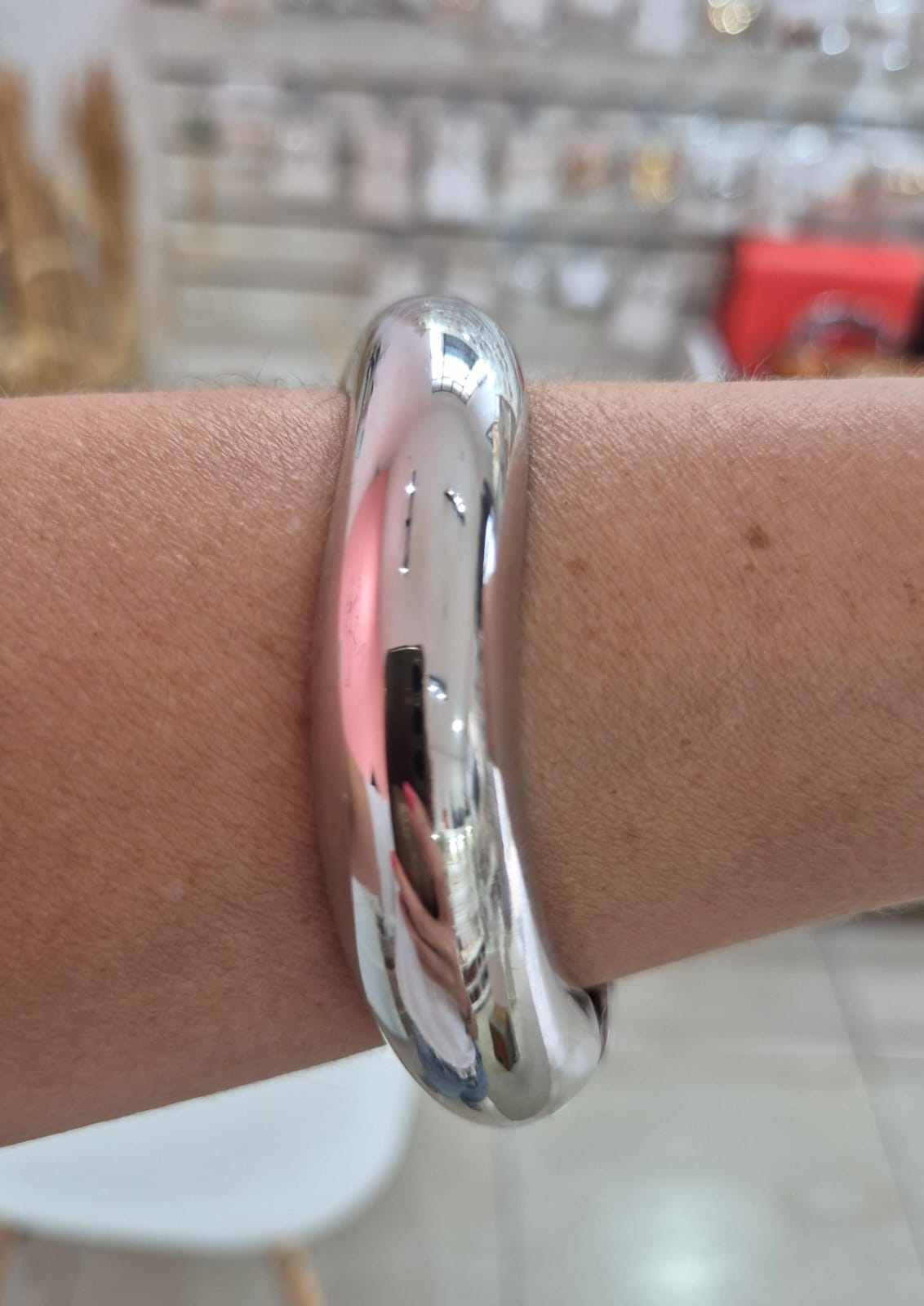 Bracelete curvo prateado