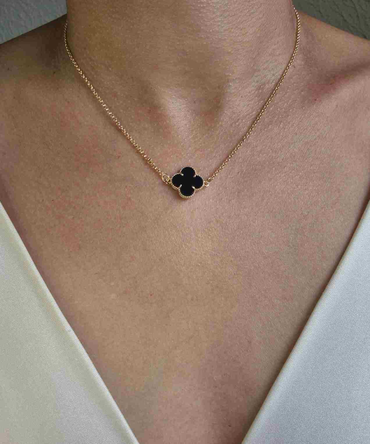 Colar corrente pingente trevo preto banhado a ouro 18k