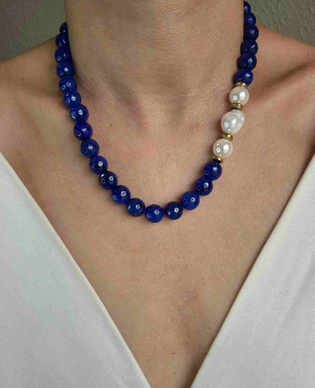 Colar jade azul e pérolas shell