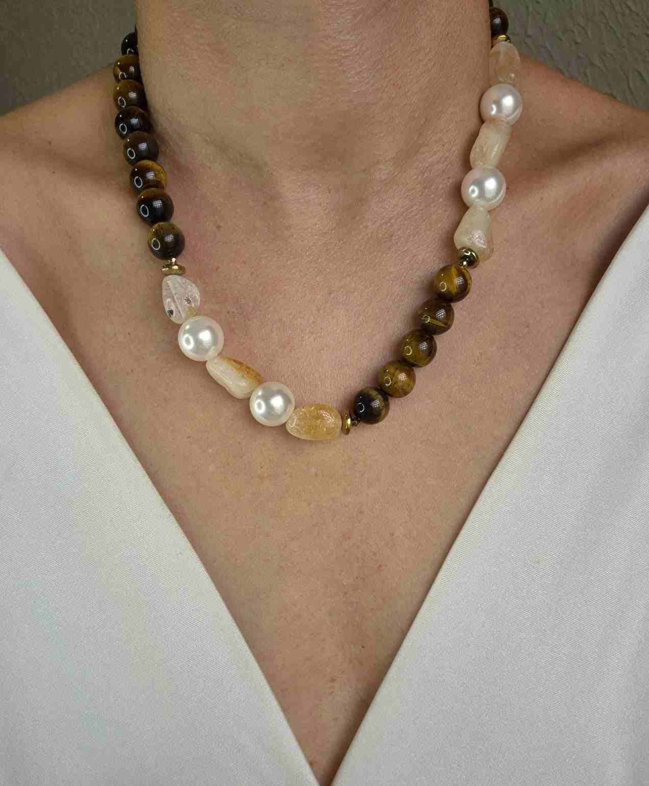 Colar mix olho de tigre com citrino e pérolas shell