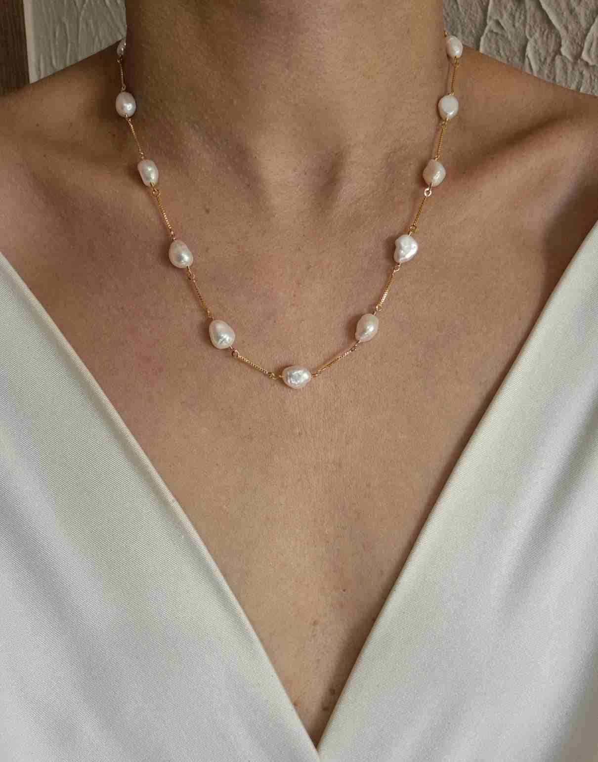 Colar  corrente banhada a ouro 18k e pérolas barrocas