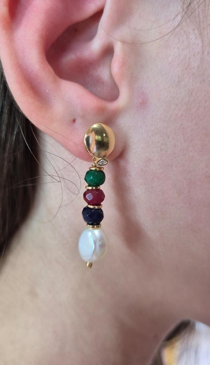 Brinco tricolor e pérola barroca banhado a ouro 18k