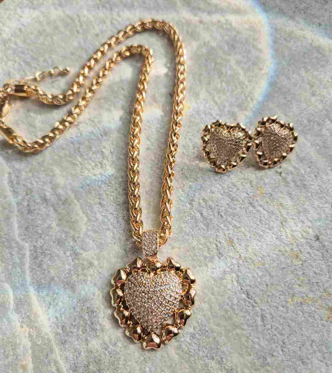 Conjunto colar e brinco coração banhado a ouro 18k