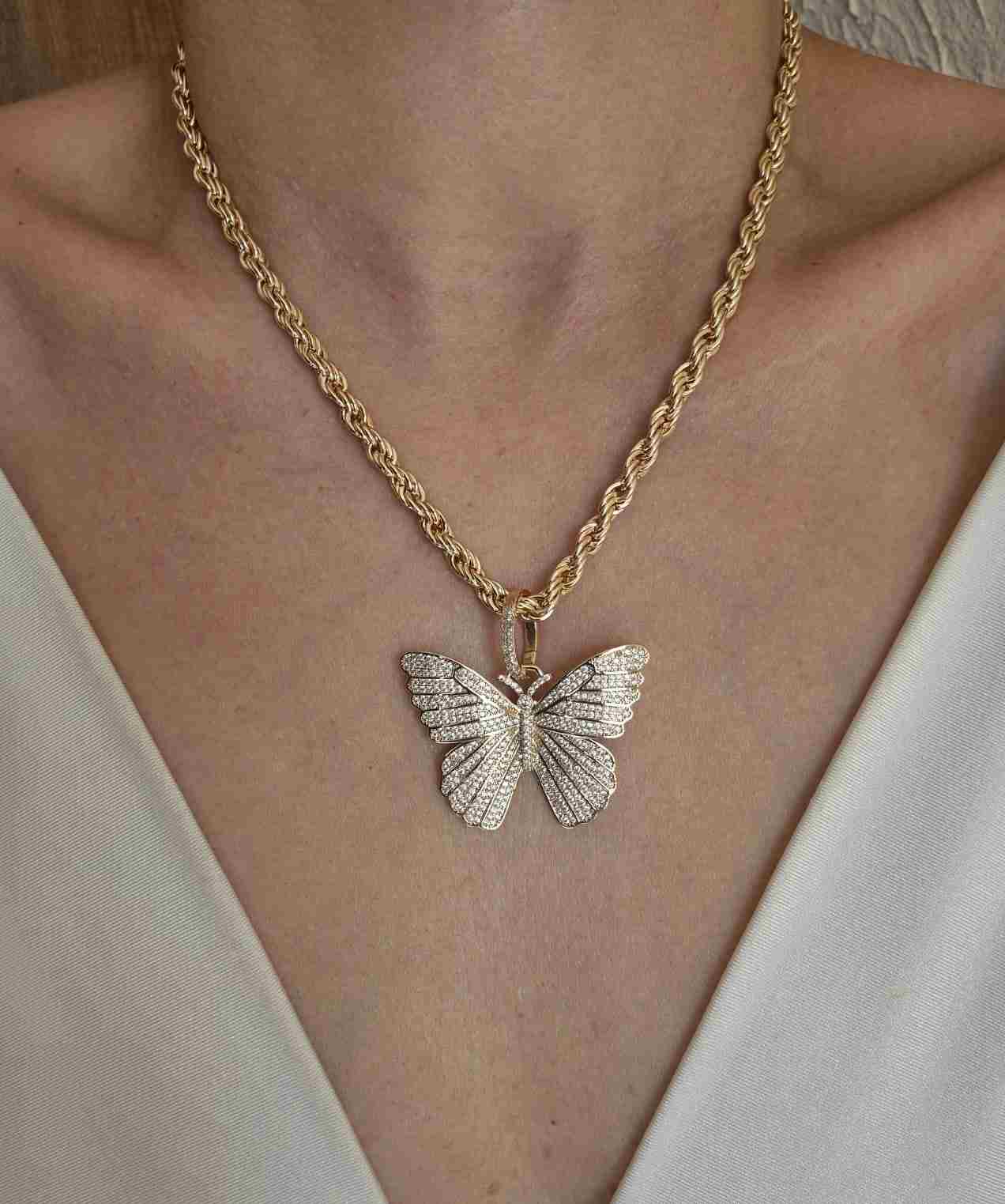 Colar pingente borboleta cravejada banhado a ouro 18k