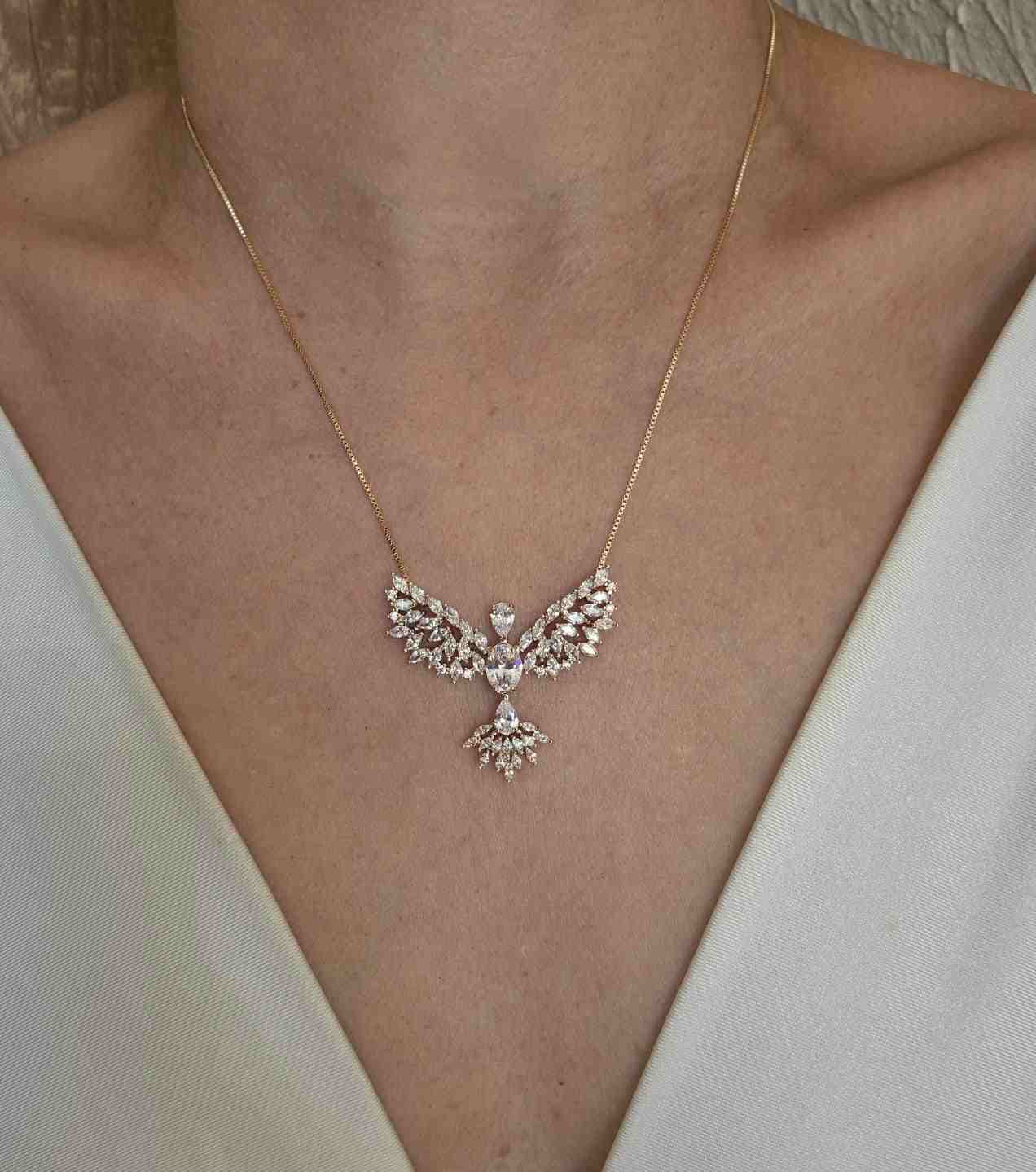Colar pingente Divino Espirito Santo cravejado banhado a ouro 18k