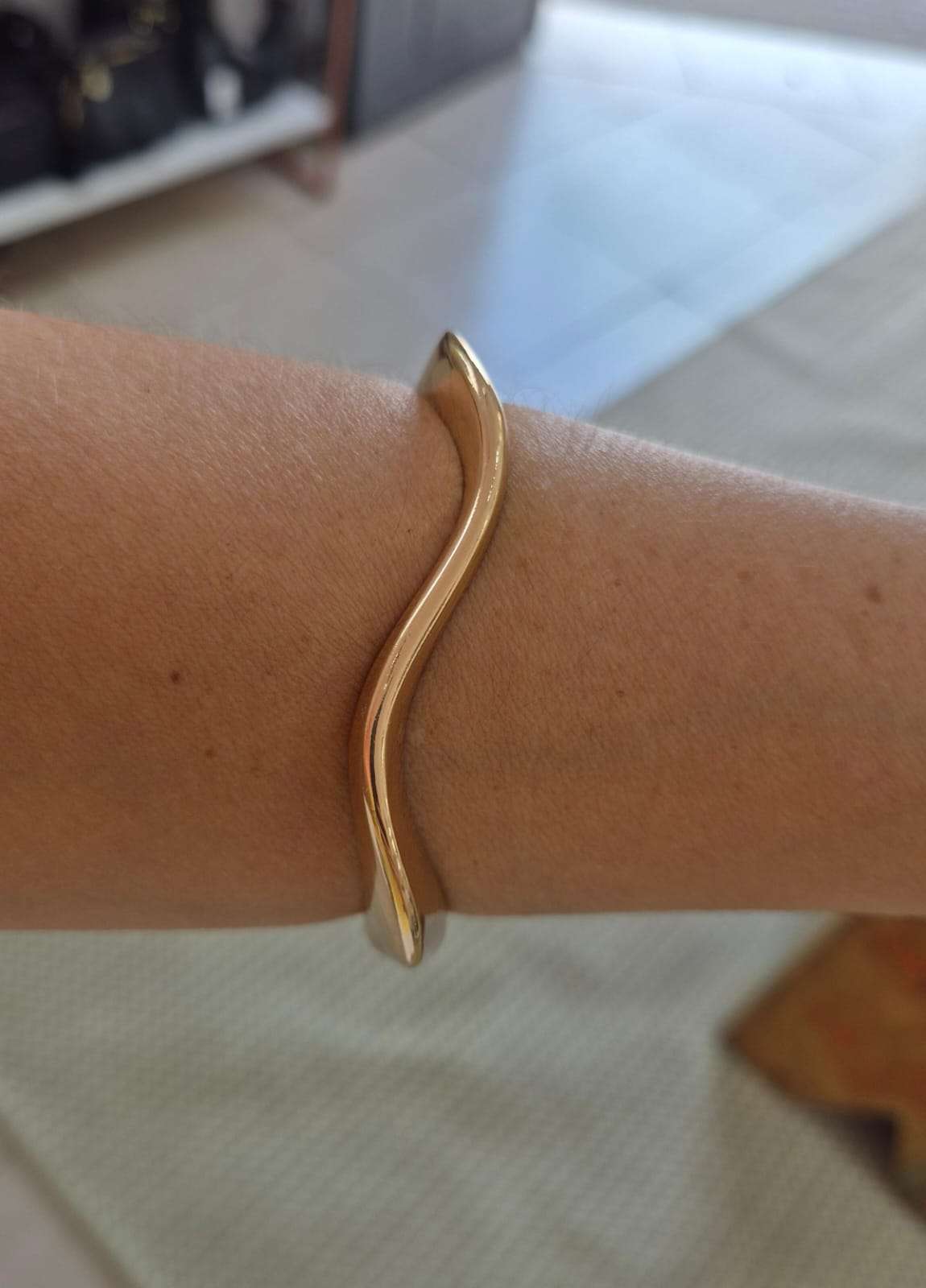 Bracelete onda fina dourado